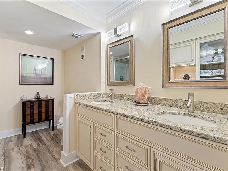 555 Park Shore Dr #B-513 — Photo 11