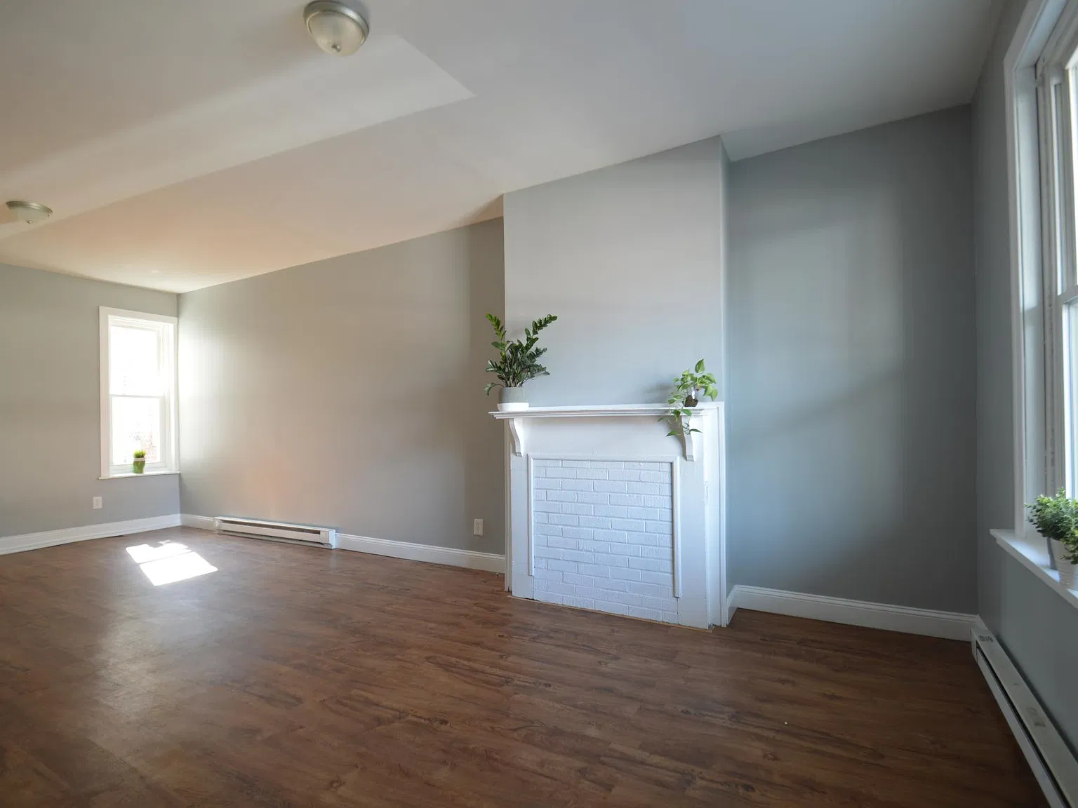 1944 E Birch St — Photo 3