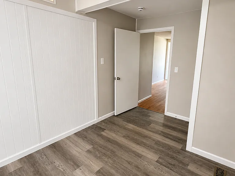 10300 Dudley Dr — Photo 11