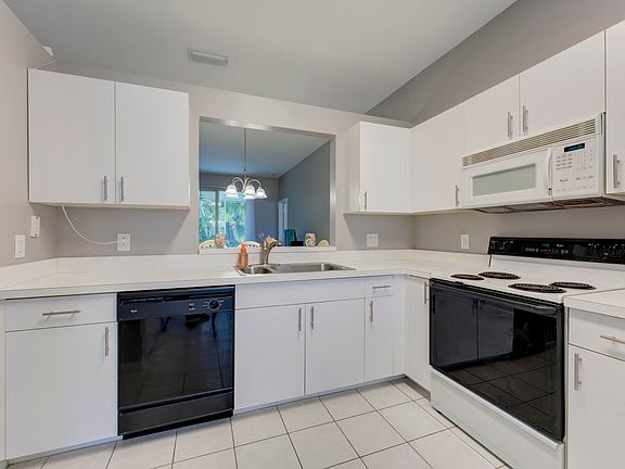 3rd image of 550 NW Cortina Lane