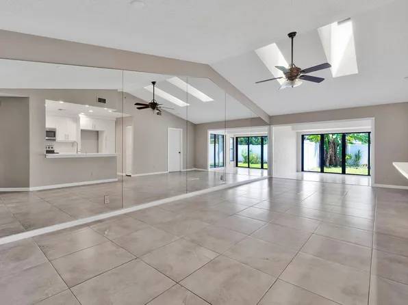 4548 Bangor Avenue #15, West Palm Beach, FL 33417