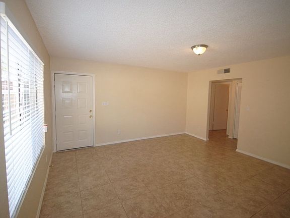 2nd image of 1434 E Palmdale Dr