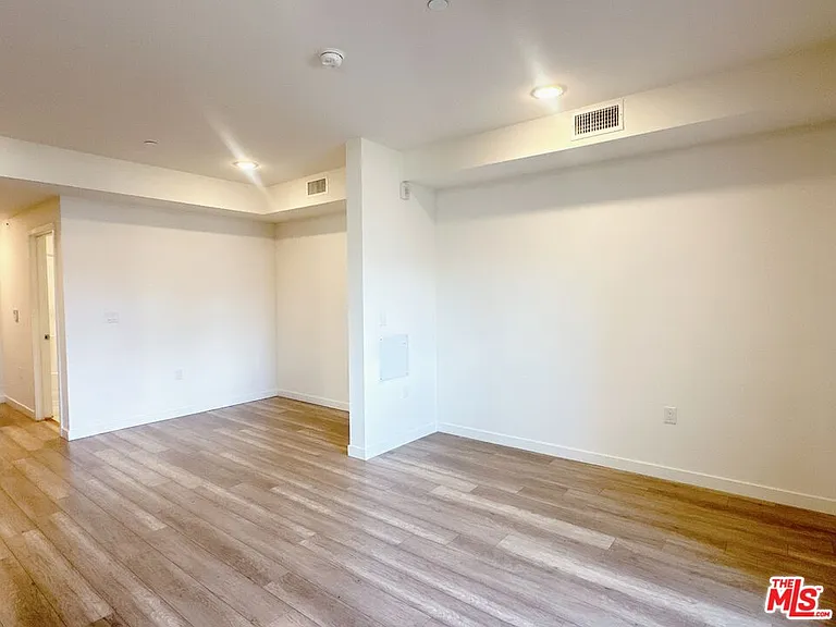 1025 S Berendo St #504 — Photo 3