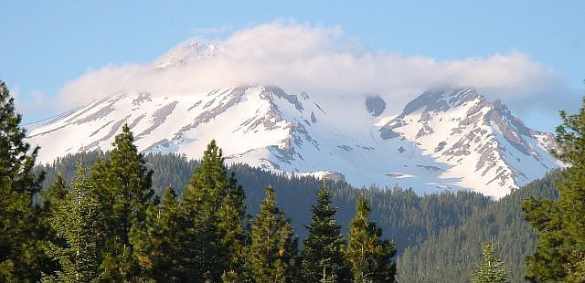 360 Degree views include Mount Shasta view