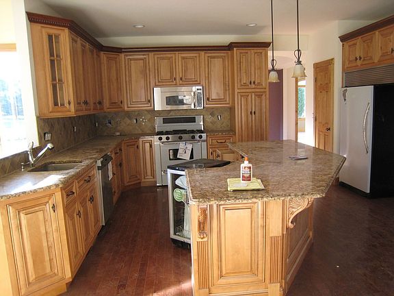 GRANITE STAINLESS KITCHEN WITH CENTER ISLAND