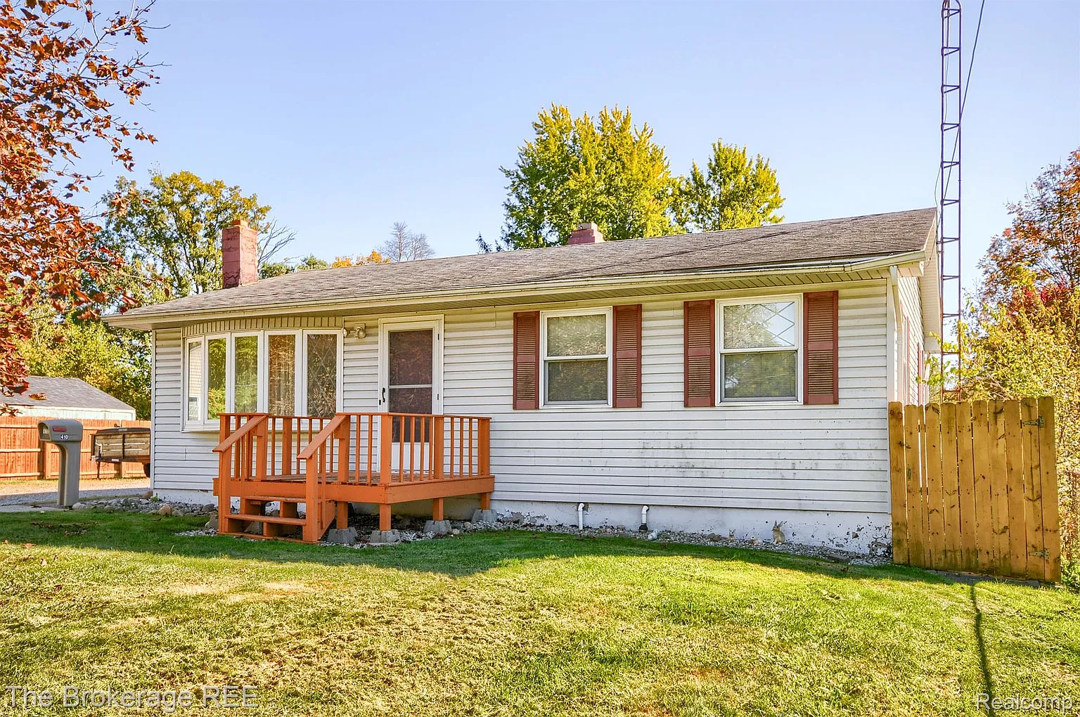 410 Helen St photo 1