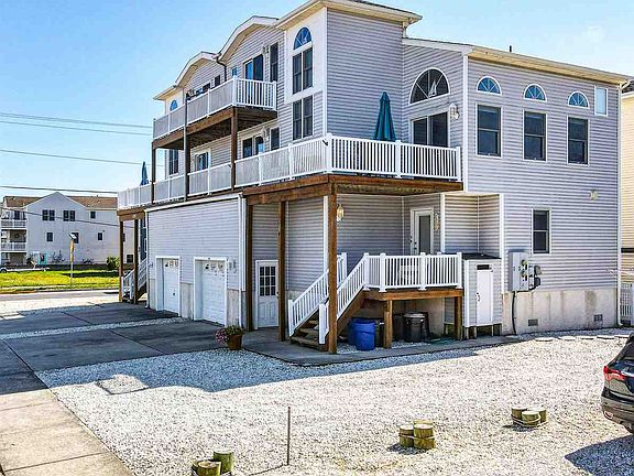 3rd image of 204 57th St W #Sea