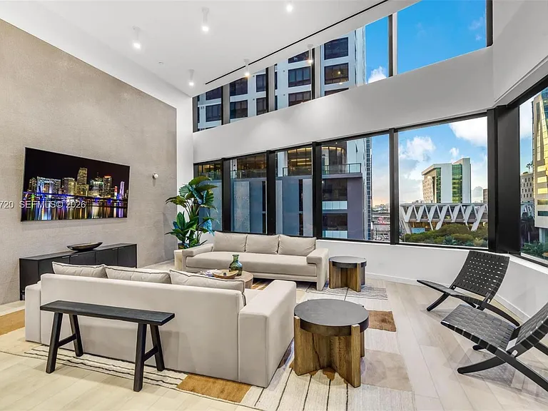 225 N Miami Ave #1701 — Photo 30