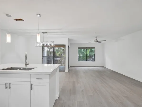 4407 NW 20th Street #450, Coconut Creek, FL 33066