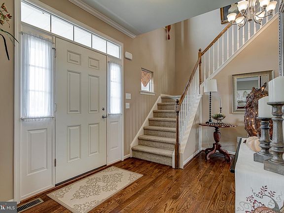 4th image of 101 Everett Ct