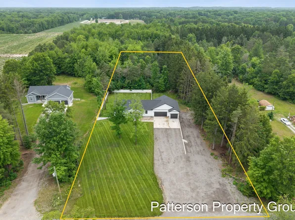 7638 E Sheringer Rd, Ravenna, MI 49451