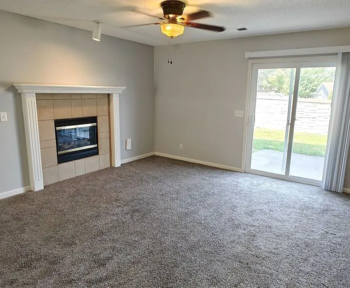 10630 N Locust Ct — Photo 4