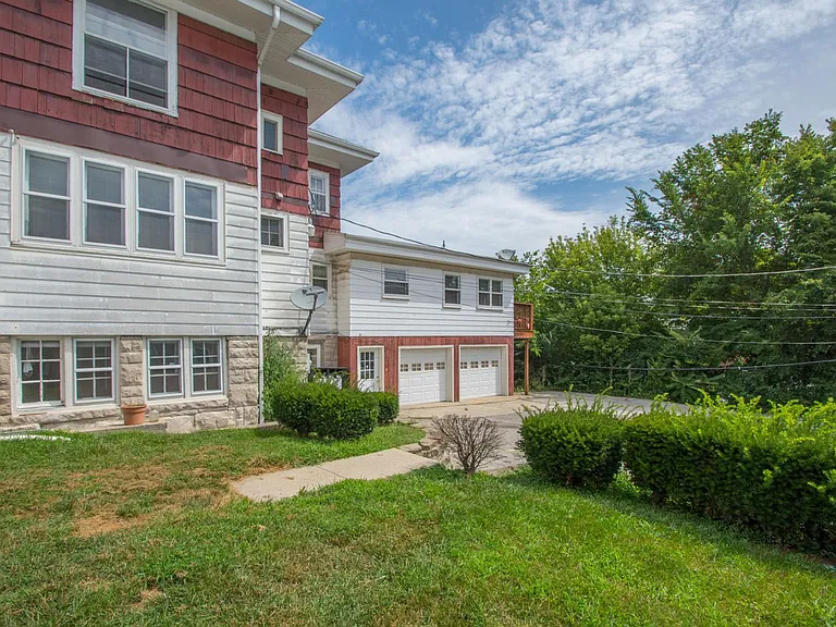 1218 N College — Photo 2