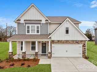 554 Fox Cove Rd, Hendersonville, NC 28792