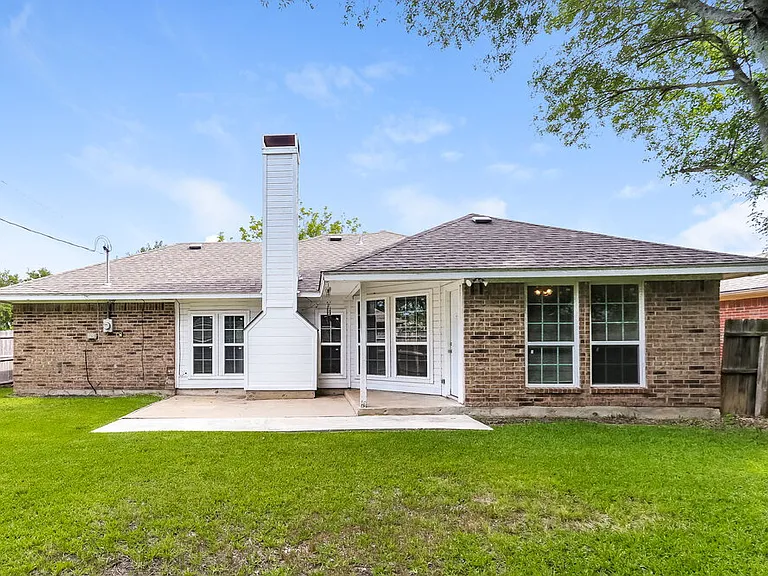 704 Brookhaven Dr — Photo 16