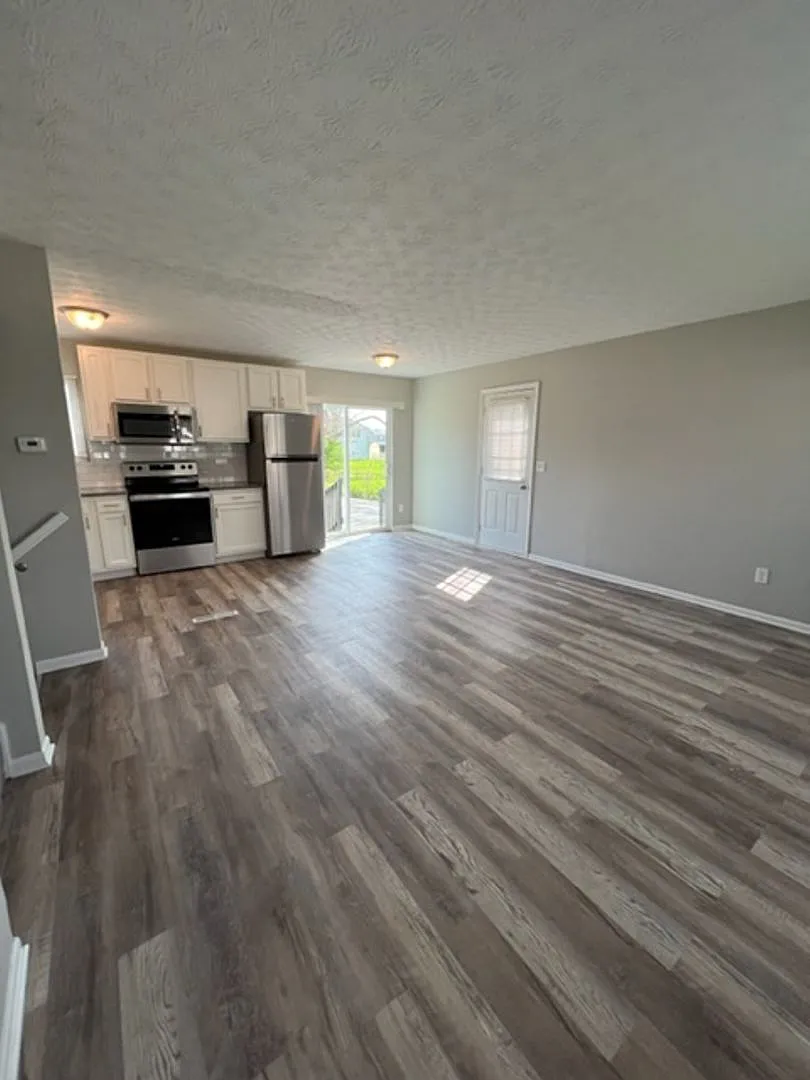 Updated 3 Bedroom 1 Bathroom Home with Garage — Photo 4