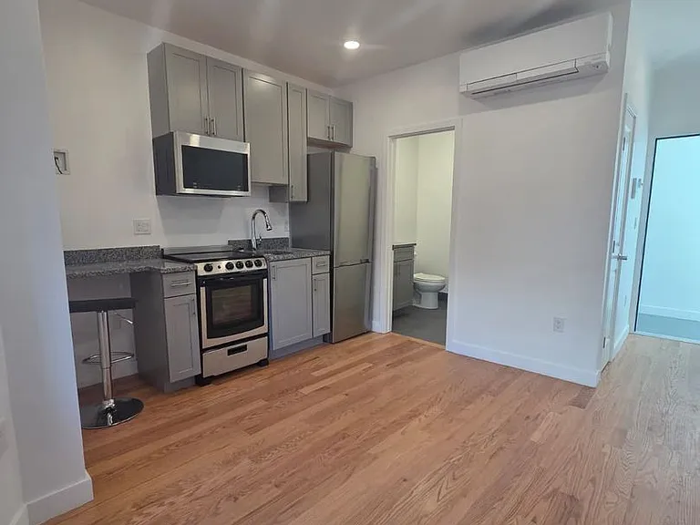 165 Hawthorne — Photo 15