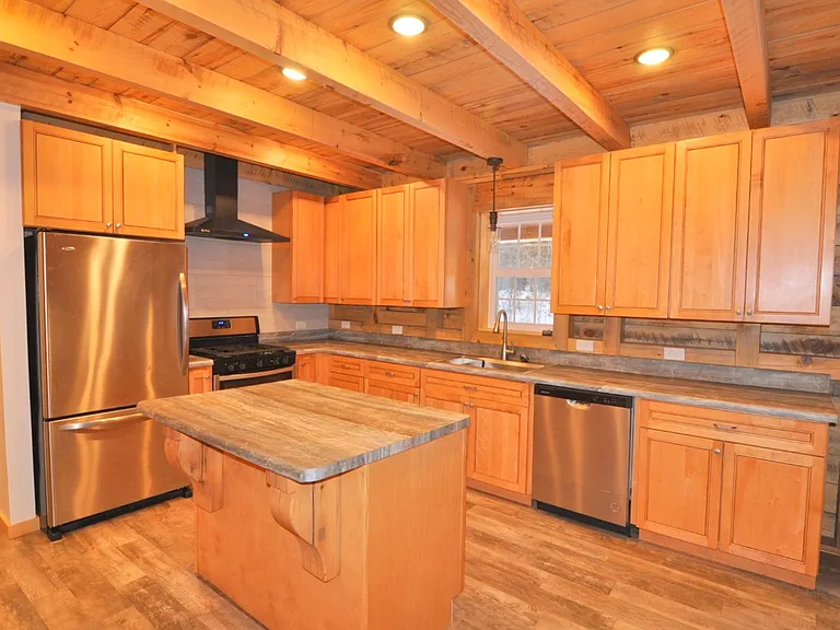 185 Grand Ave — Photo 3