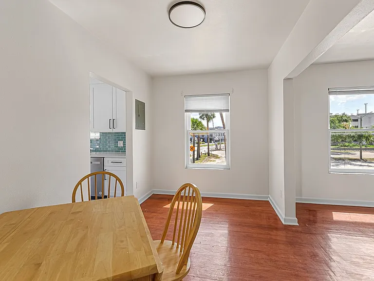 1008 Strawbridge — Photo 2