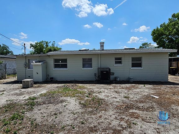 4th image of 2704 Sunshine Dr S