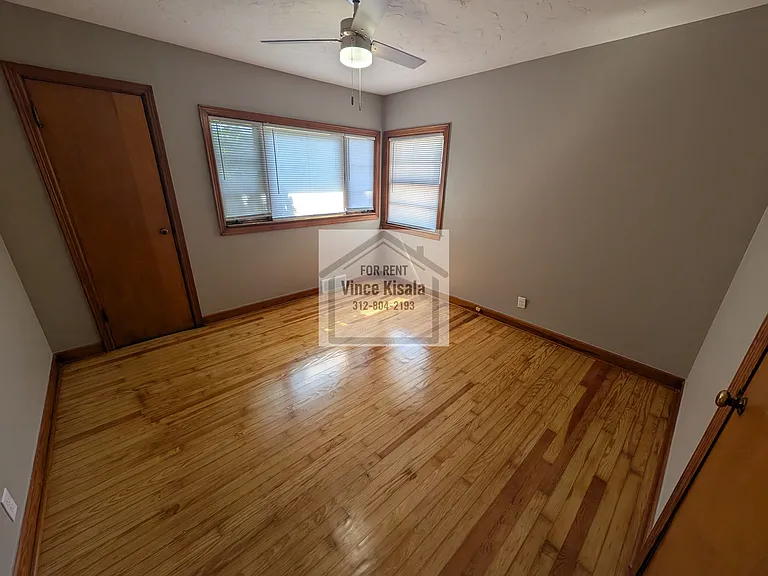 1410 Oak St — Photo 4