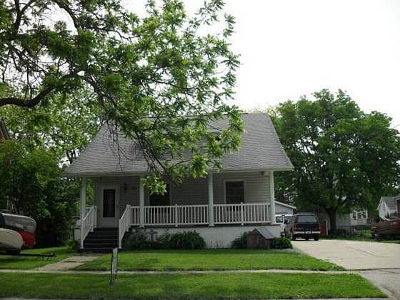 1st image of 604 Commercial St