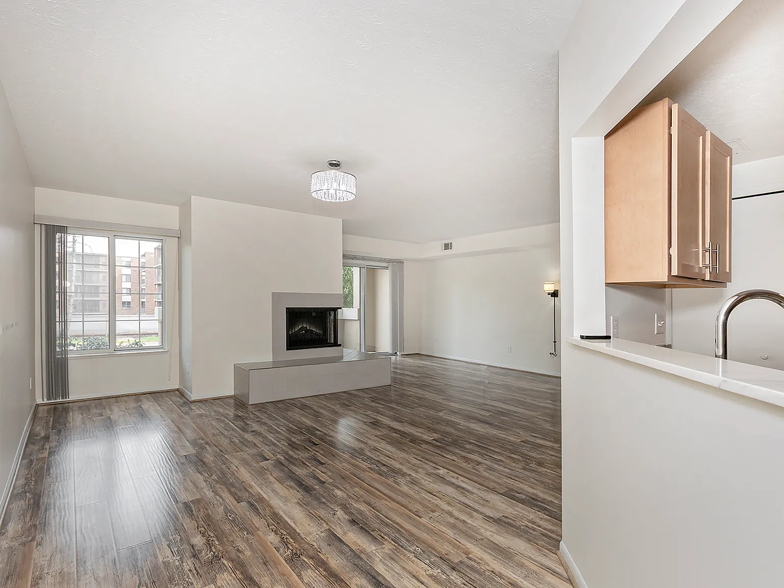 2 bed, 1276 sqft, $2,500 — Photo 2