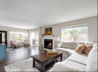 2425 Torrejon Pl, Carlsbad, CA 92009