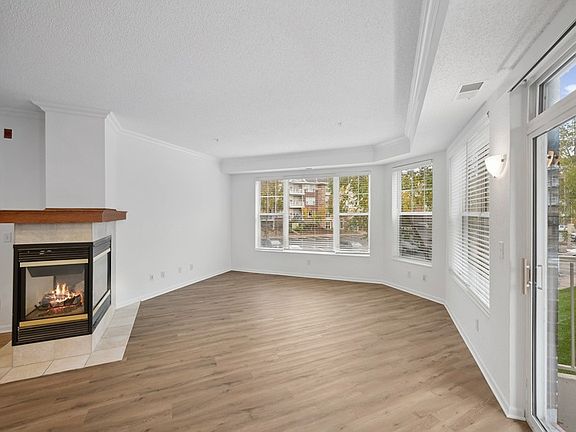 3rd image of 1020 W Medicine Lake Dr #691557