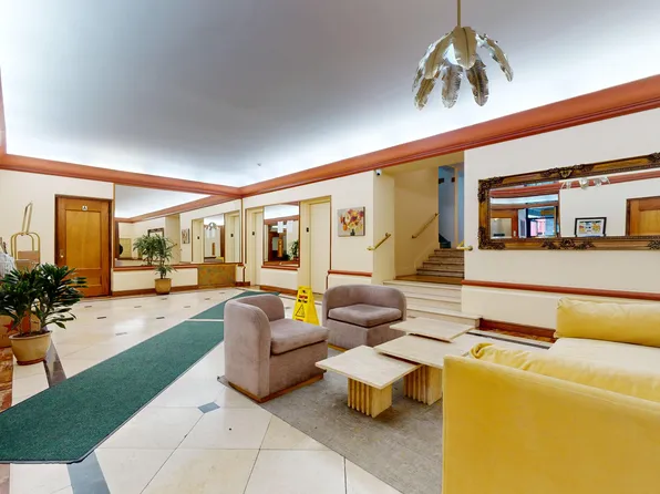 301 East 38th Street image 18 of 25