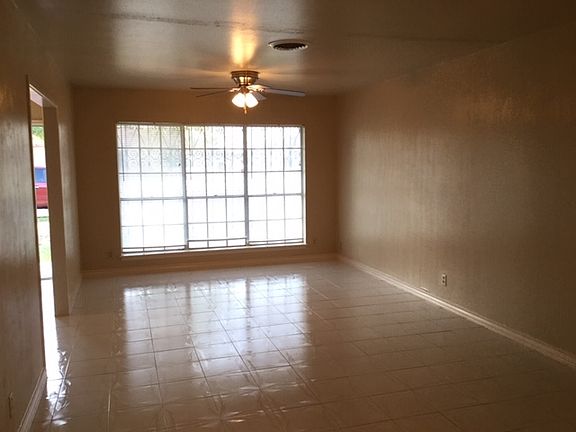 2nd image of 302 Huisache Dr