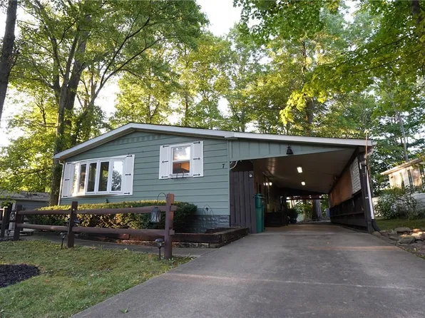 7 Cardinal Dr, Hiram, OH 44234