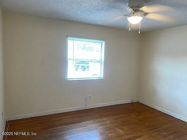 2 bed, 1.0 bath, 1404 sqft, $1,300 — Photo 3