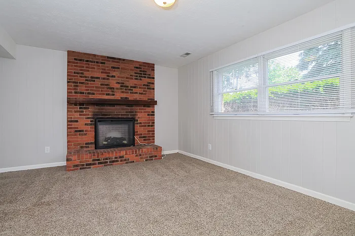 686 Cloverdale Ave — Photo 5