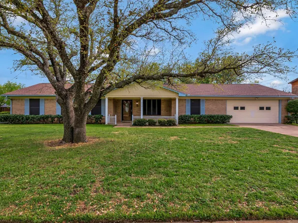 319 Allen Dr, Justin, TX 76247