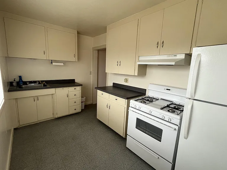 1060 R St #3 — Photo 4