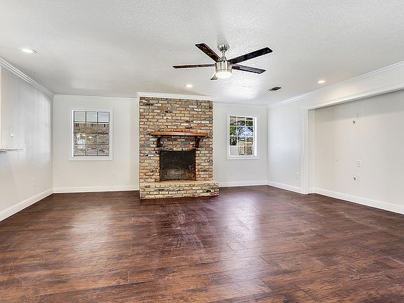 4th image of 26033 Vincent Dr