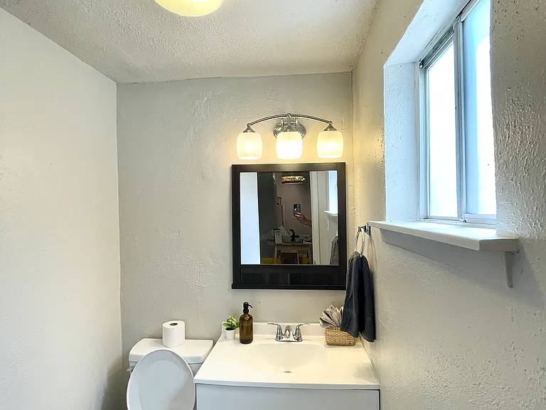 2413 Mission Hill Dr — Photo 10