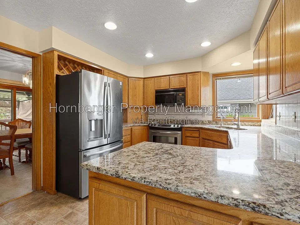 9811 N Comanche Dr