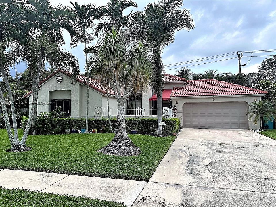 1st image of 9 Dogwood Cir
