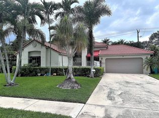9 Dogwood Cir, Boynton Beach, FL 33436