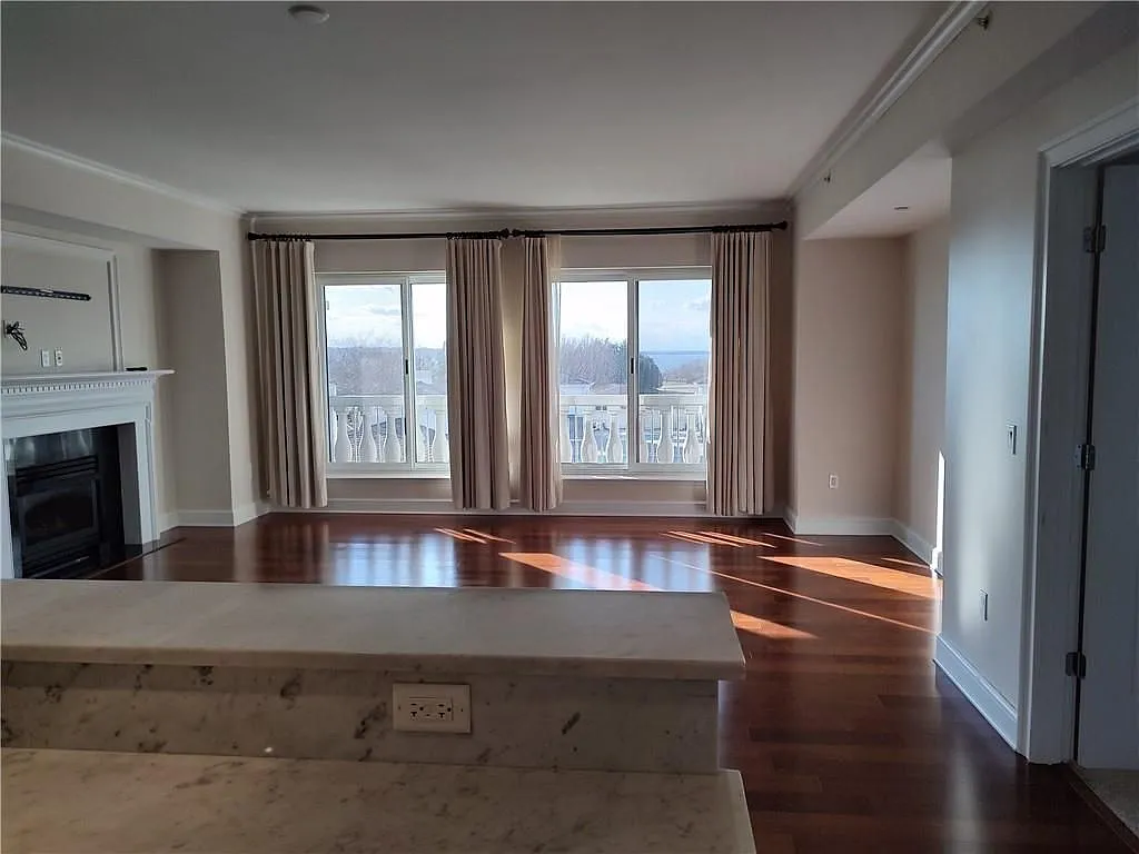 2 bed, 2.0 bath, 1265 sqft, $4,000 — Photo 3