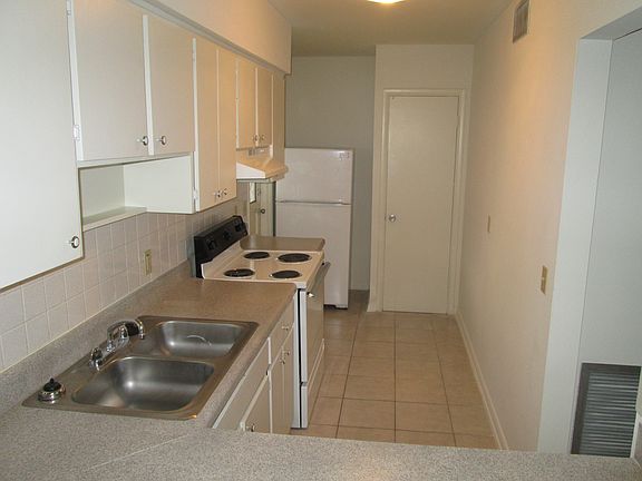 3rd image of 141 E Davis Blvd APT 102