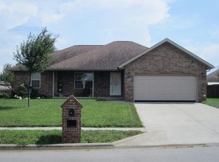 878 W Paddington Dr, Nixa, MO 65714
