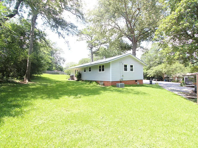 3025 La Haven Cir — Photo 2
