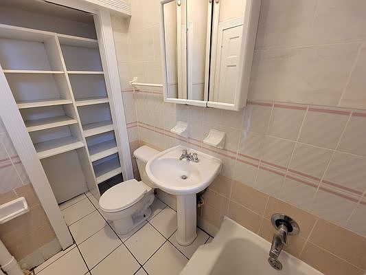 5th image of 309 E 37th St APT 5A