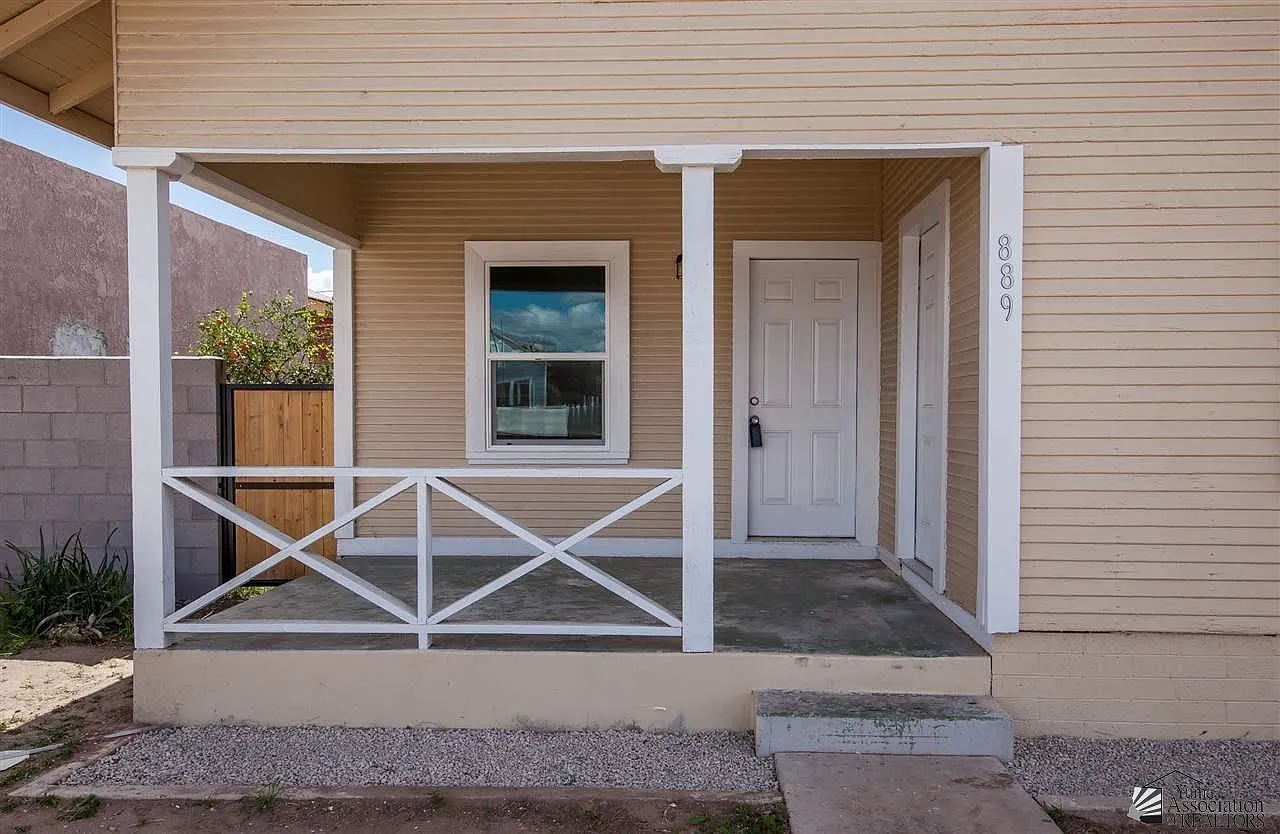 2 bed, 1.0 bath, 1095 sqft, $1,100 — Photo 2