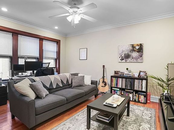 3rd image of 5544 N Glenwood Ave #2W