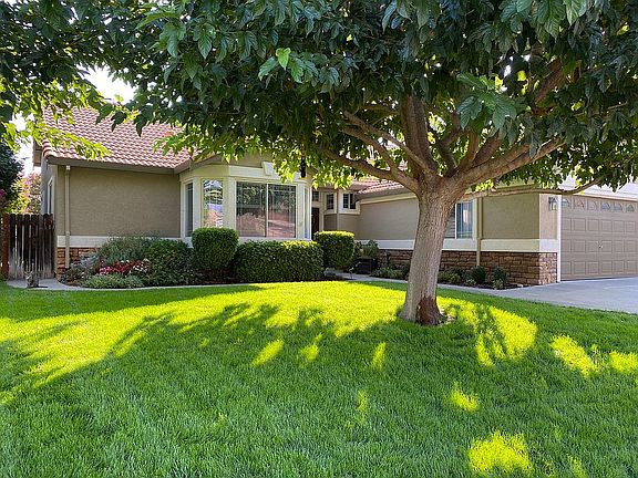 3rd image of 900 Cashel Cir
