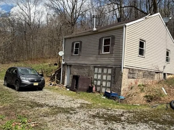 1515 Edgewood Rd, Beaver Falls, PA 15010